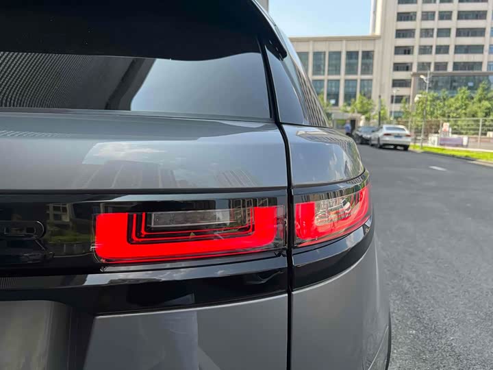 Фото 7 - Land Rover Range Rover Velar