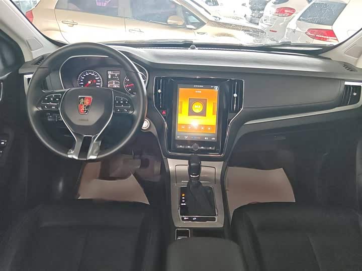 Фото 12 - Roewe RX5