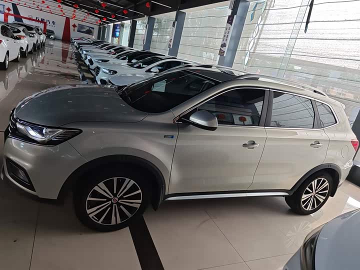 Фото 9 - Roewe RX5