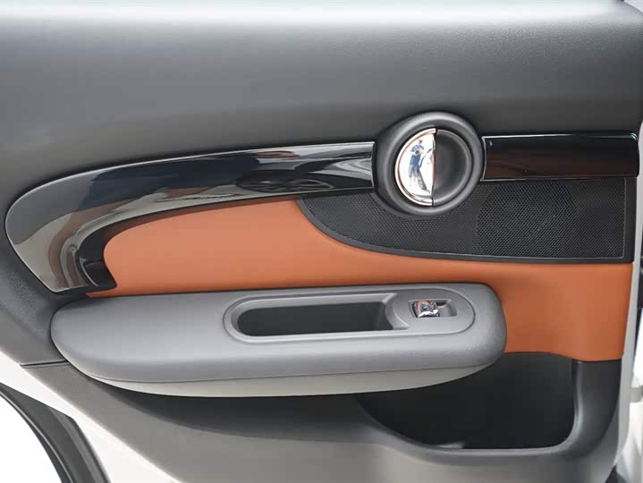 Фото 17 - Mini Clubman