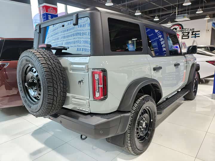 Фото 9 - Ford Bronco