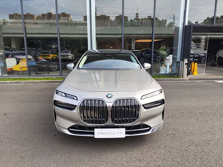 Фото 10 - BMW 7 Series