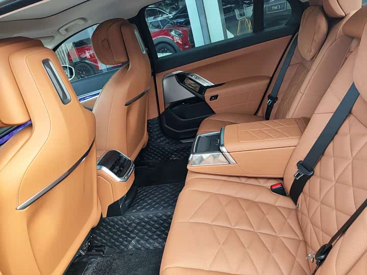 Фото 13 - BMW 7 Series