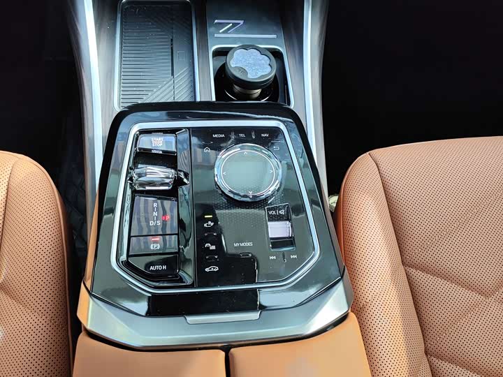Фото 2 - BMW 7 Series