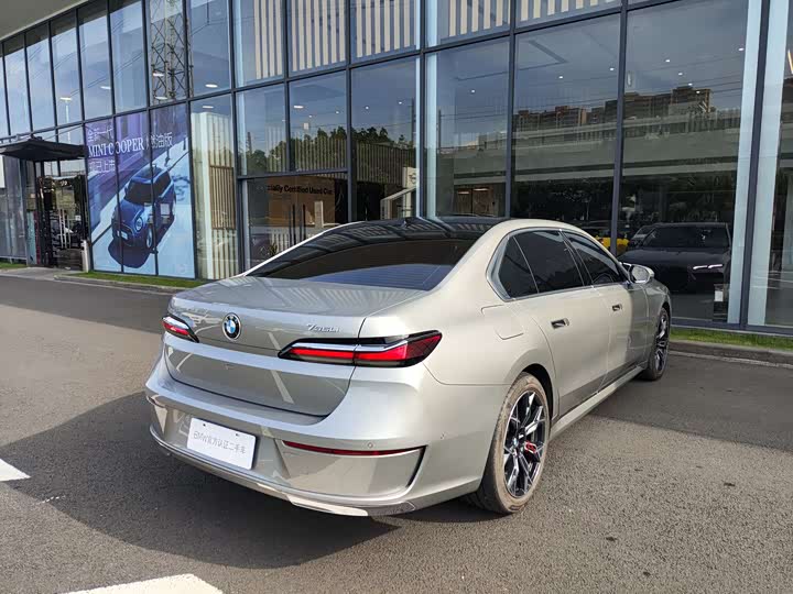 Фото 5 - BMW 7 Series