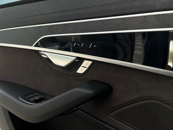 Фото 11 - Audi A8