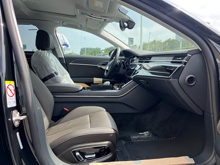 Фото 12 - Audi A8