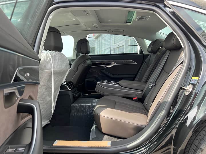 Фото 7 - Audi A8