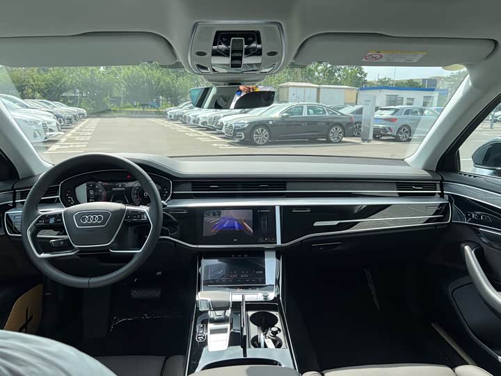 Фото 9 - Audi A8