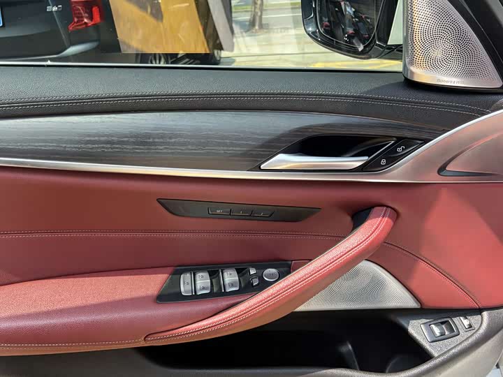 Фото 15 - BMW 5 Series Hybrid