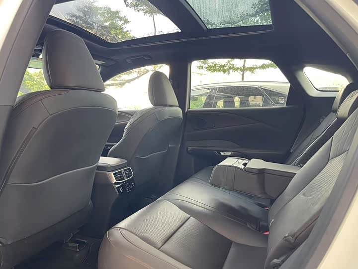 Фото 6 - Lexus RX