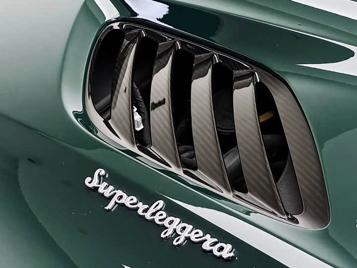 Фото 11 - Aston Martin DBS