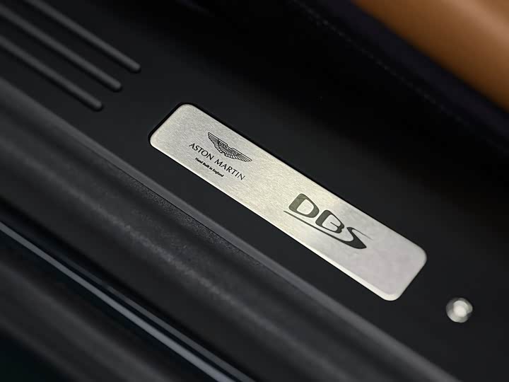 Фото 14 - Aston Martin DBS