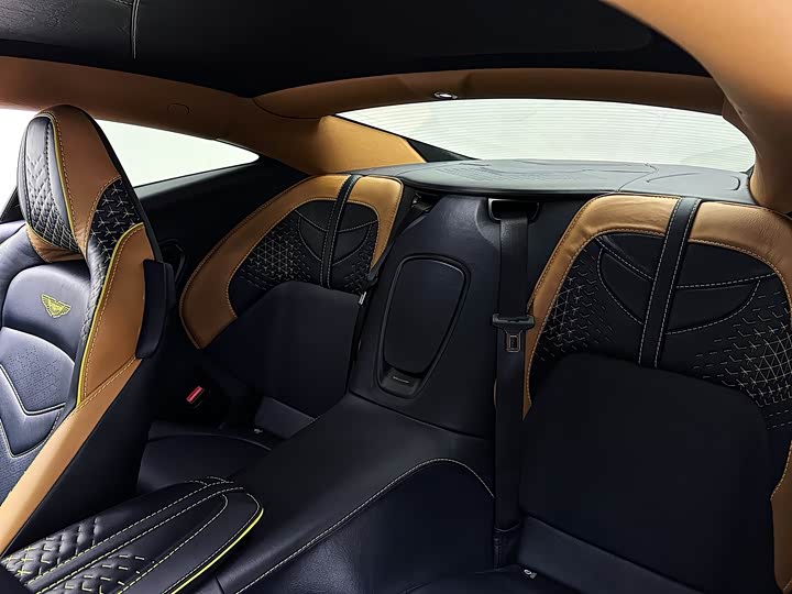 Фото 17 - Aston Martin DBS