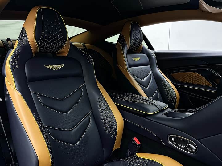 Фото 20 - Aston Martin DBS