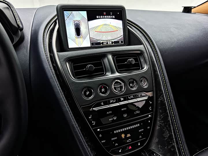 Фото 22 - Aston Martin DBS