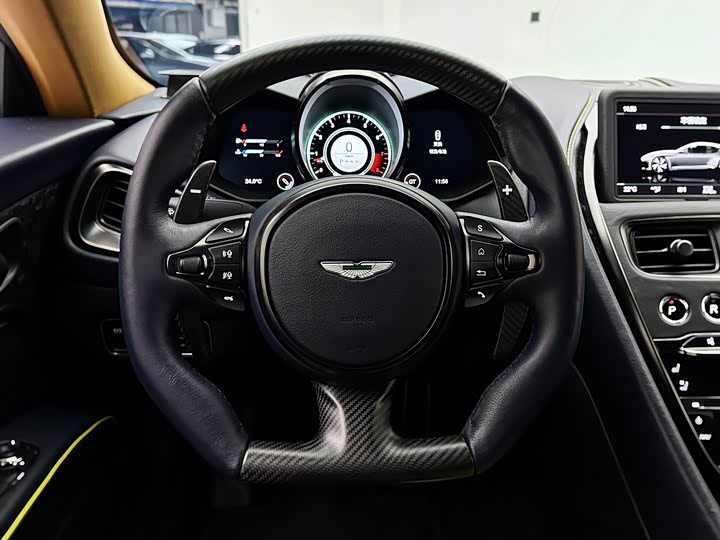 Фото 24 - Aston Martin DBS