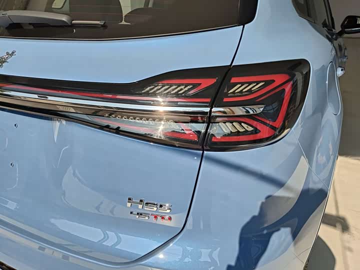 Фото 12 - Hongqi HS5