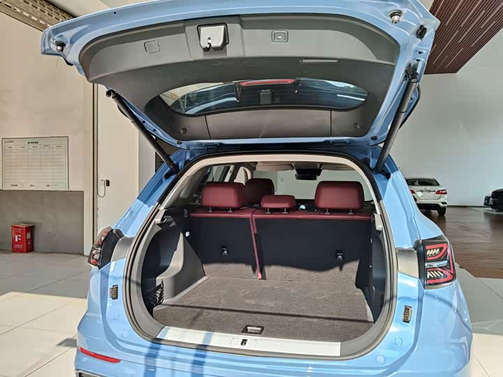 Фото 13 - Hongqi HS5