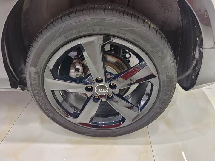 Фото 15 - Audi Q2L