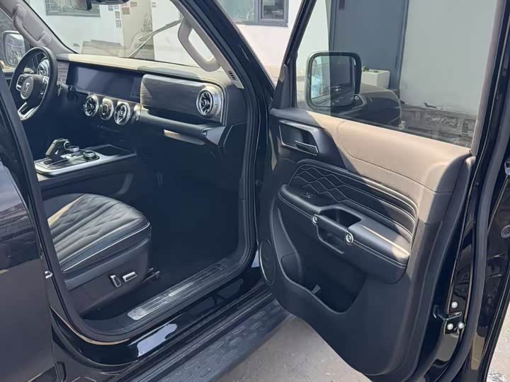 Фото 7 - Tank 300