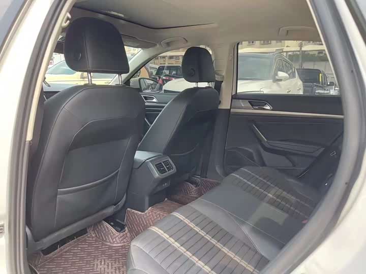 Фото 6 - Volkswagen Lavida