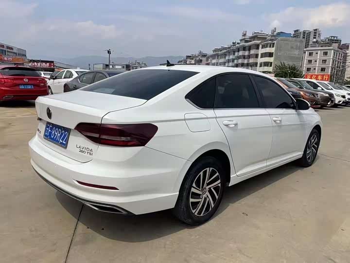 Фото 9 - Volkswagen Lavida