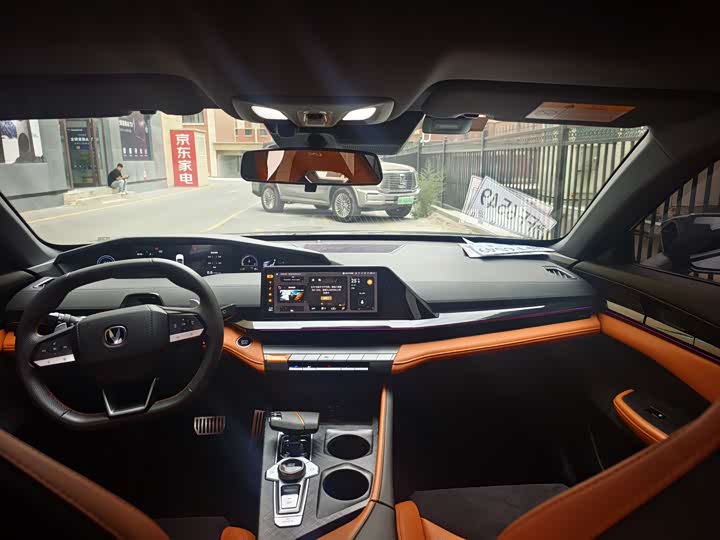 Фото 6 - Changan UNI-V