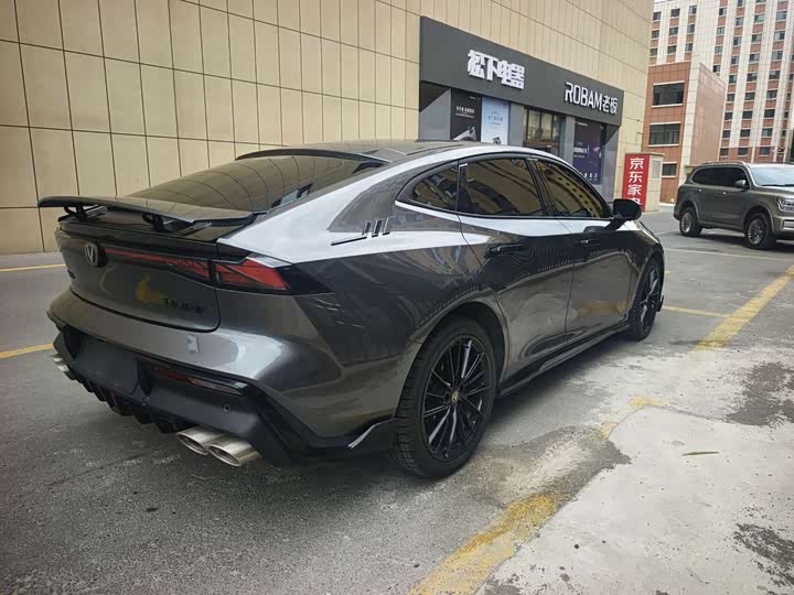 Фото 8 - Changan UNI-V