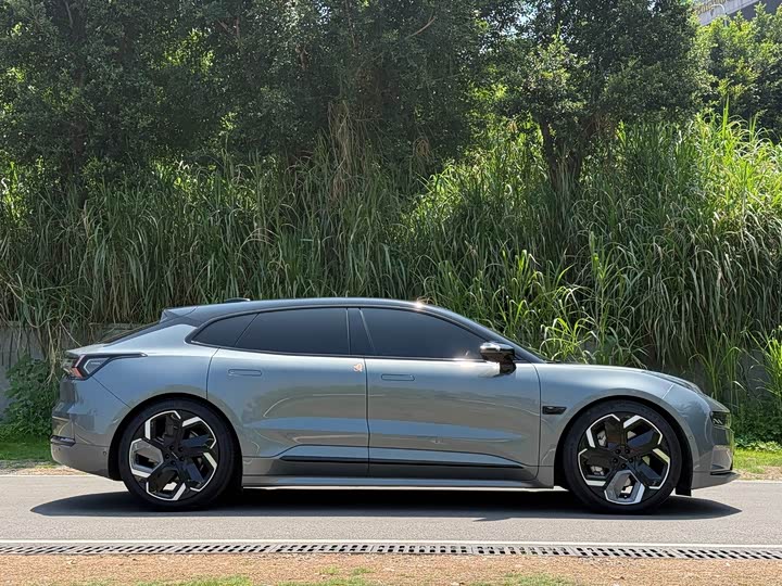 Фото 3 - Zeekr 001