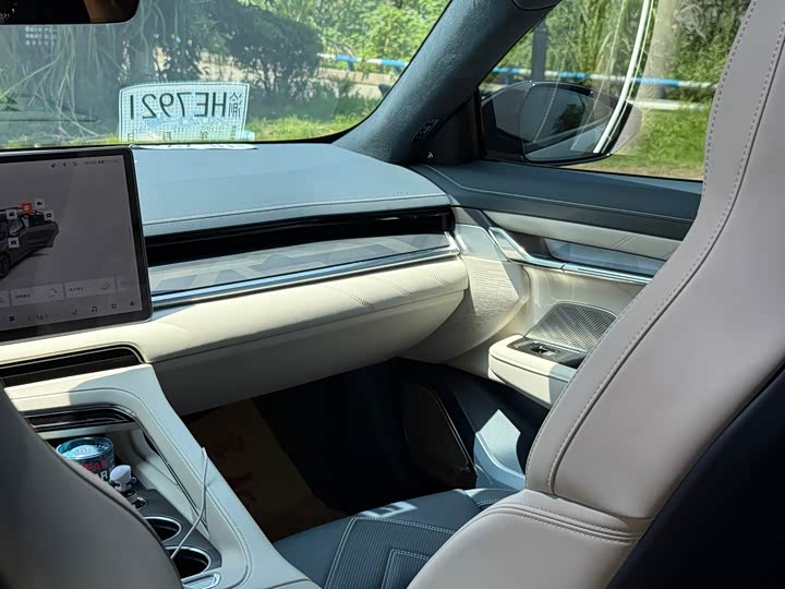 Фото 6 - Zeekr 001