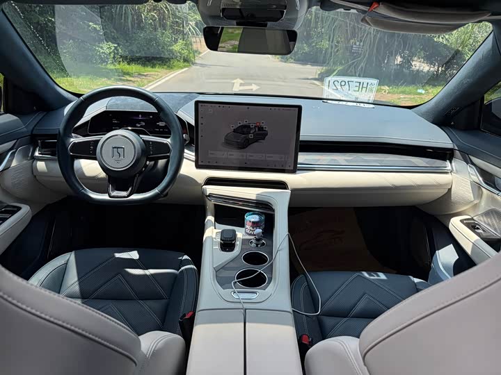 Фото 7 - Zeekr 001