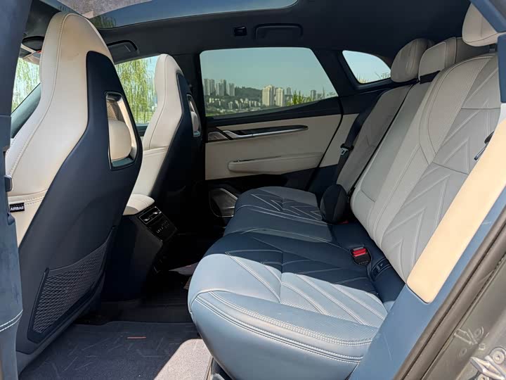 Фото 9 - Zeekr 001