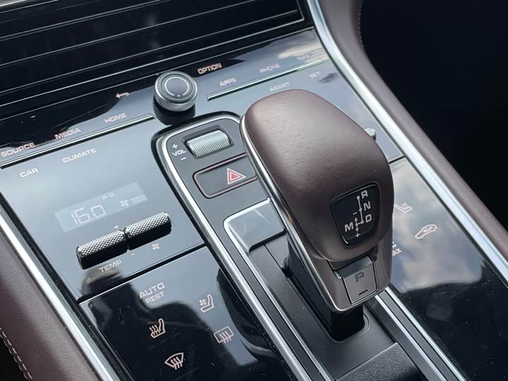 Фото 13 - Porsche Panamera