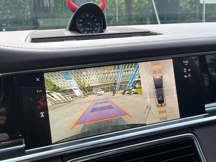 Фото 14 - Porsche Panamera