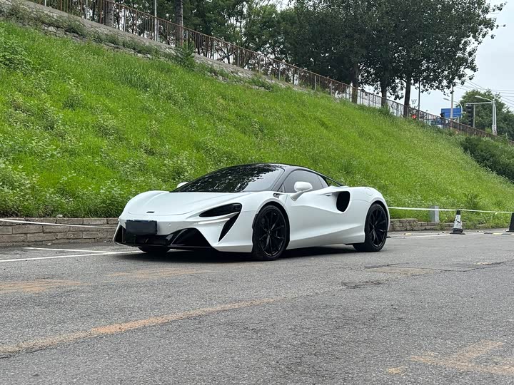 Фото 1 - McLaren Artura