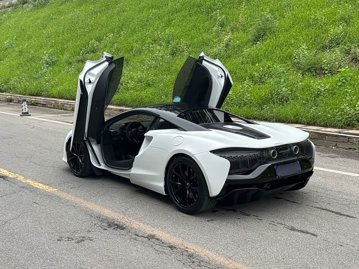 Фото 10 - McLaren Artura