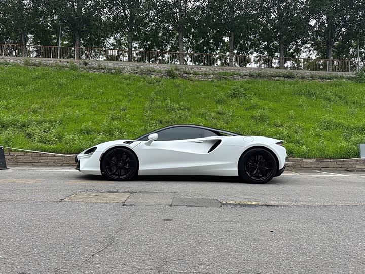 Фото 3 - McLaren Artura