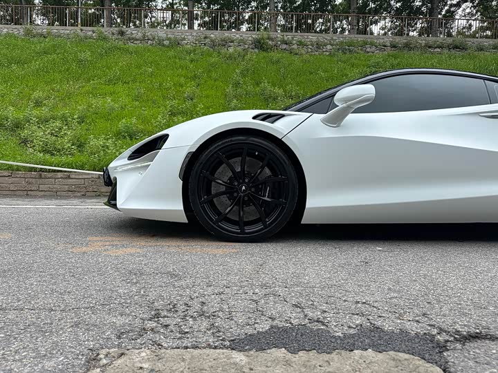 Фото 4 - McLaren Artura