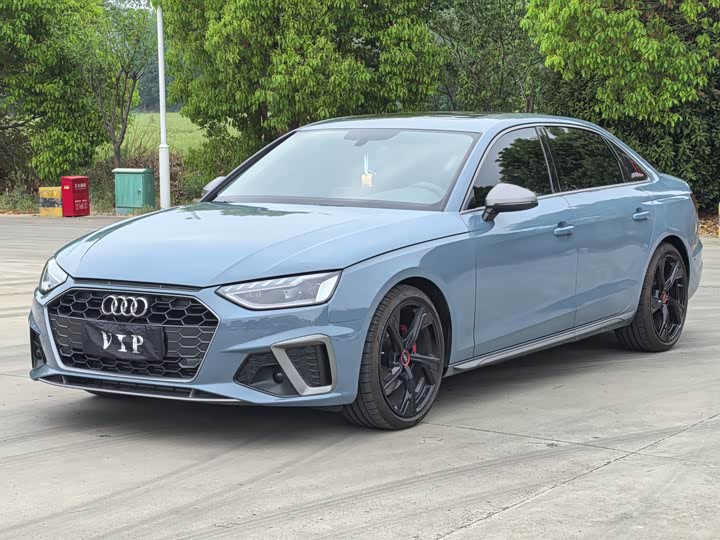 Фото 1 - Audi A4L