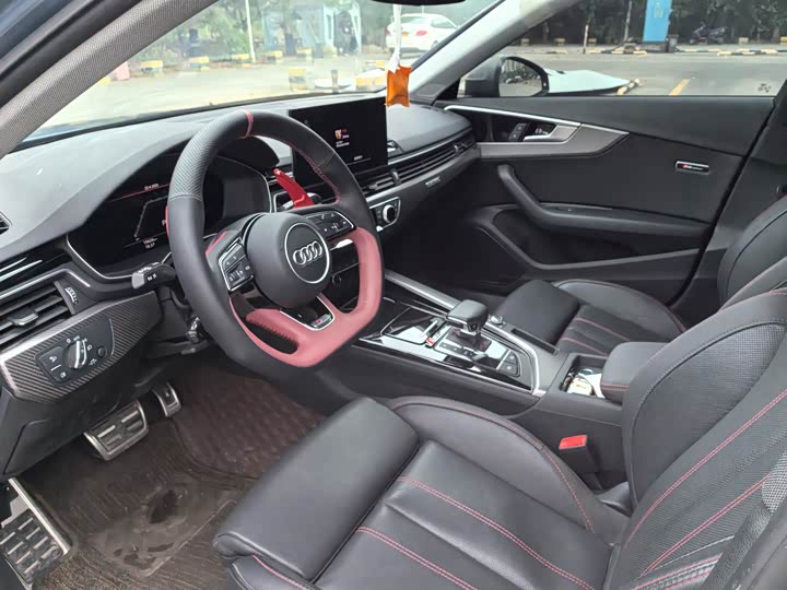 Фото 10 - Audi A4L