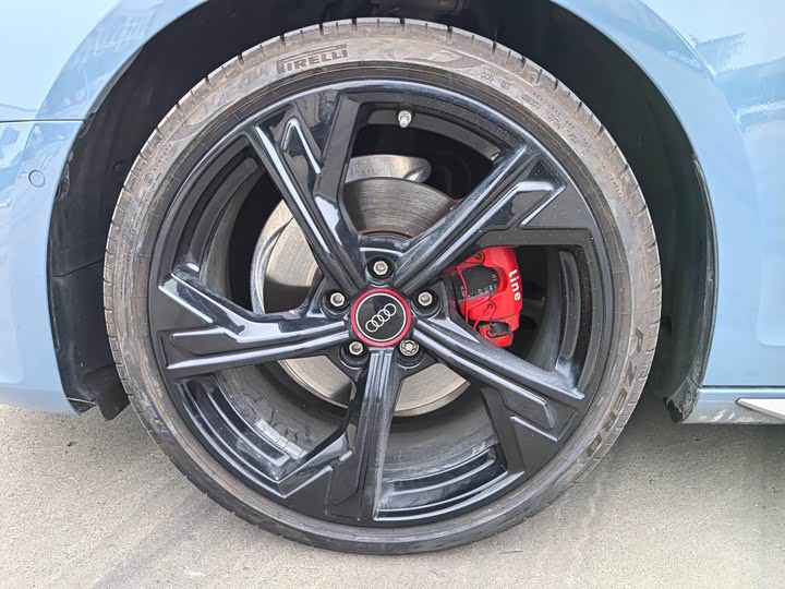 Фото 17 - Audi A4L