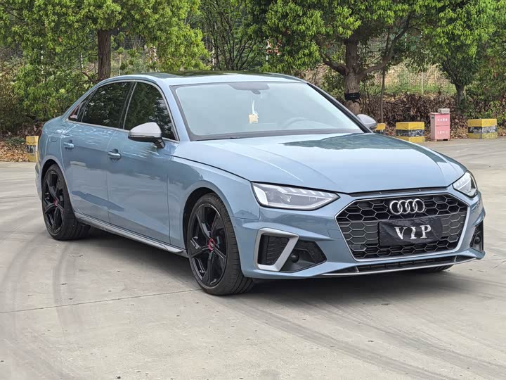 Фото 2 - Audi A4L