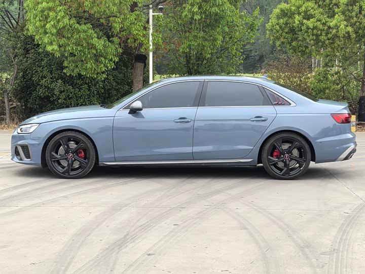 Фото 7 - Audi A4L