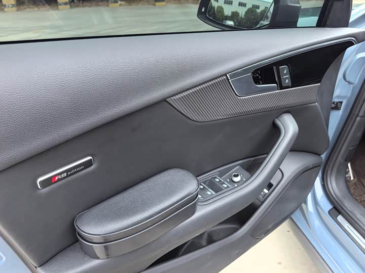 Фото 8 - Audi A4L