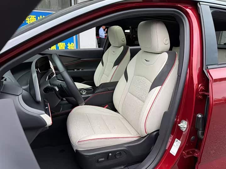 Фото 15 - Cadillac GT4