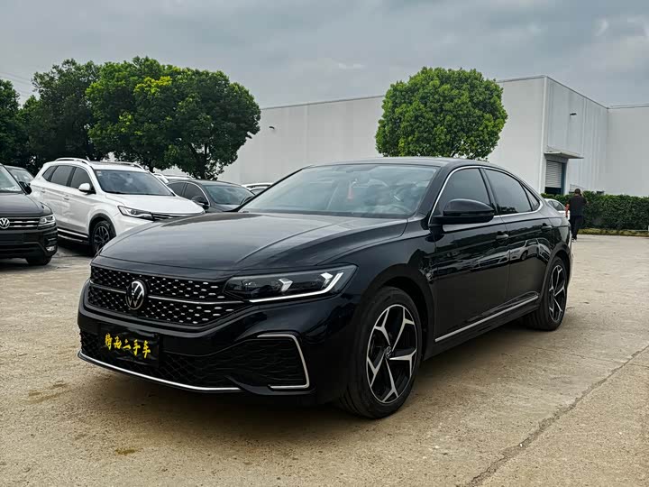 Фото 1 - Volkswagen Passat