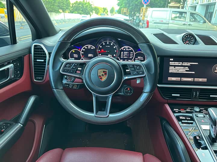 Фото 10 - Porsche Cayenne