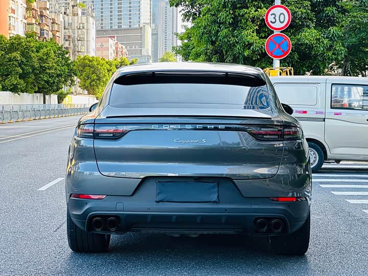 Фото 5 - Porsche Cayenne