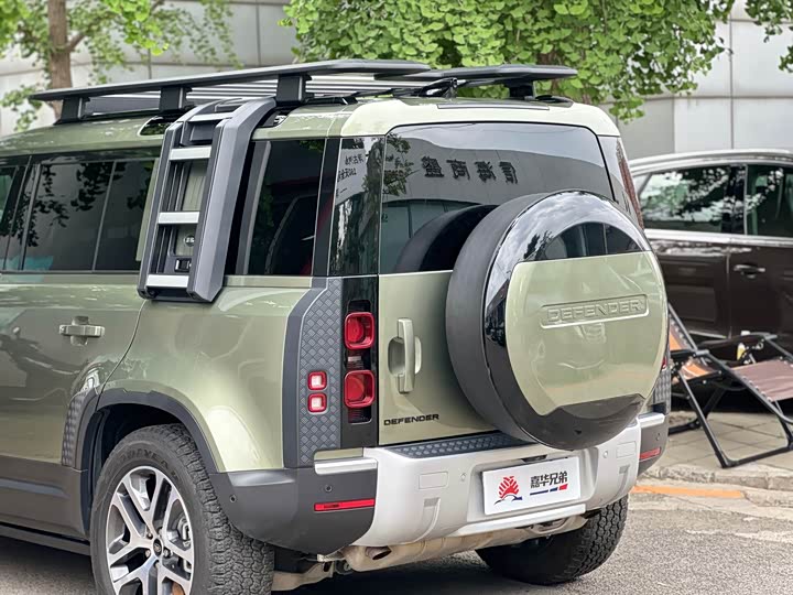 Фото 12 - Land Rover Defender